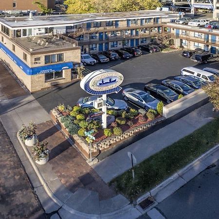 Voyageur Lakewalk Inn Дълут Екстериор снимка