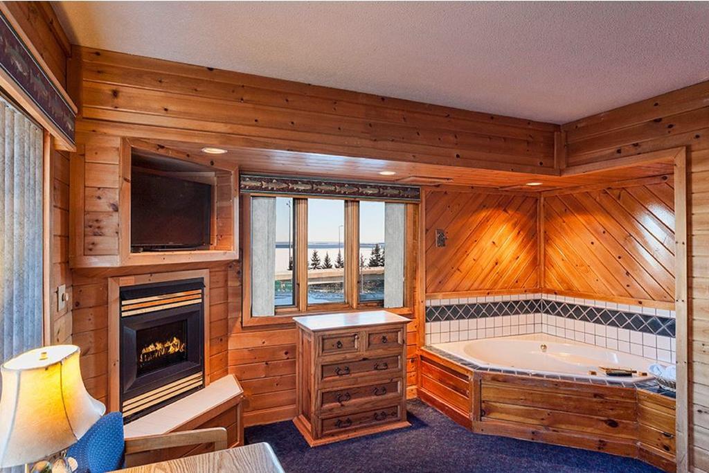 Voyageur Lakewalk Inn Дълут Екстериор снимка